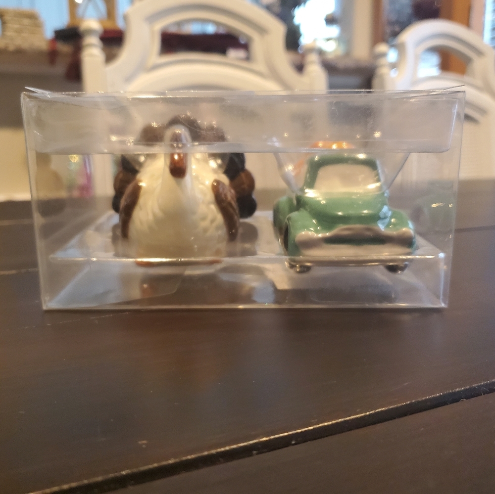 🥰Turkey and Pumpkin Truck Salt and Pepper Shakers